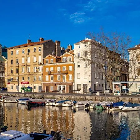 Number 1 Διαμέρισμα *